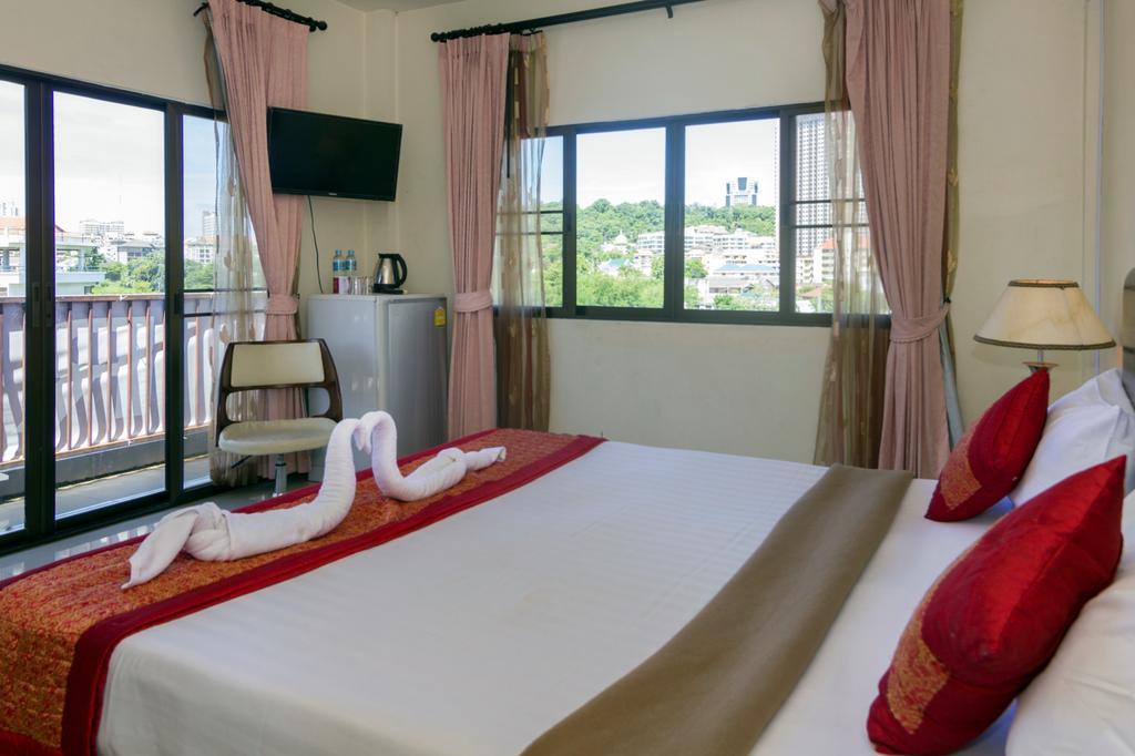 Royal Q & D Suites Pattaya Εξωτερικό φωτογραφία