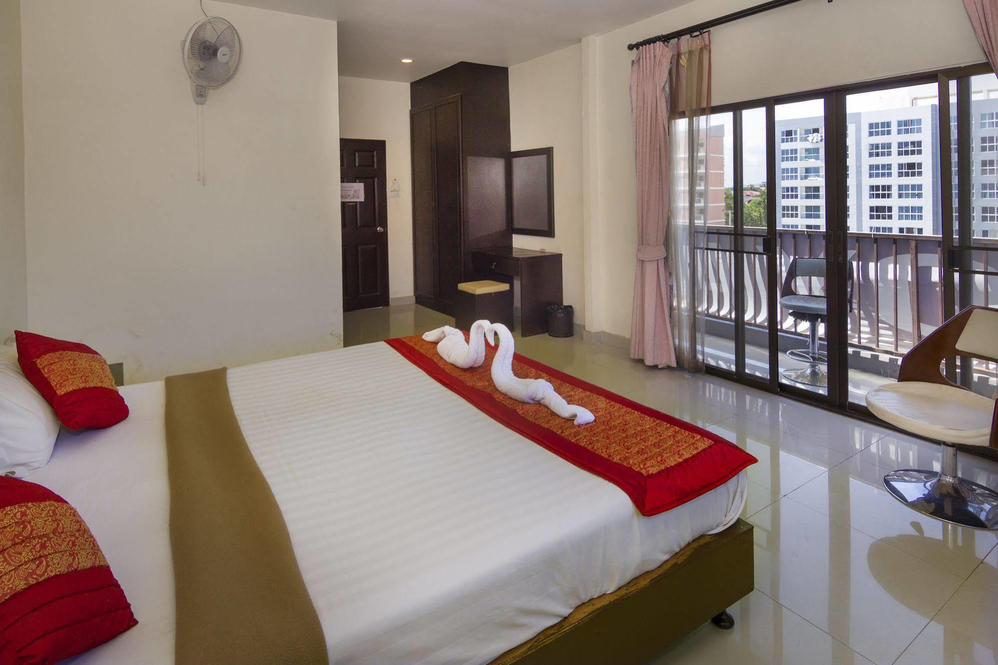 Royal Q & D Suites Pattaya Εξωτερικό φωτογραφία