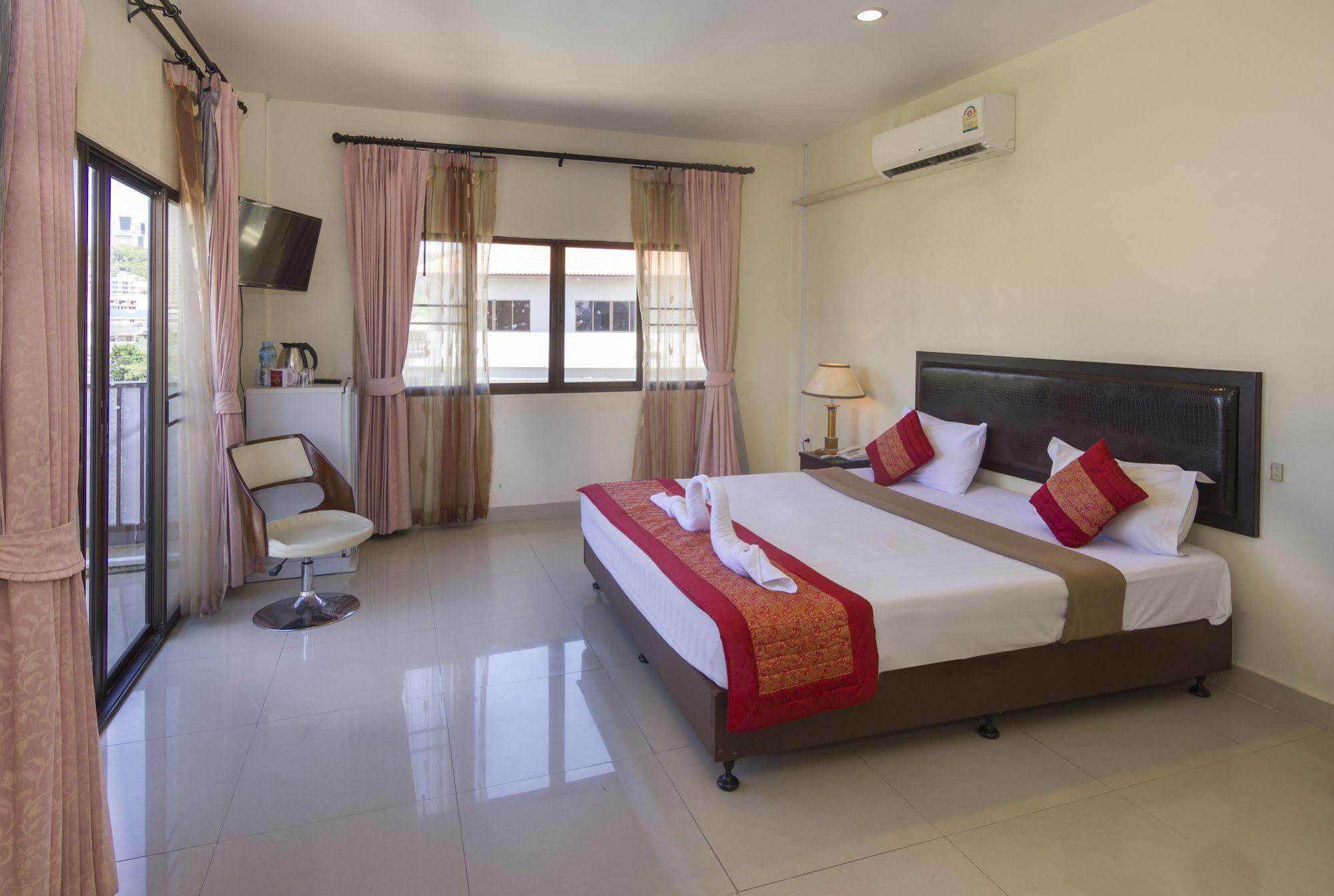 Royal Q & D Suites Pattaya Εξωτερικό φωτογραφία