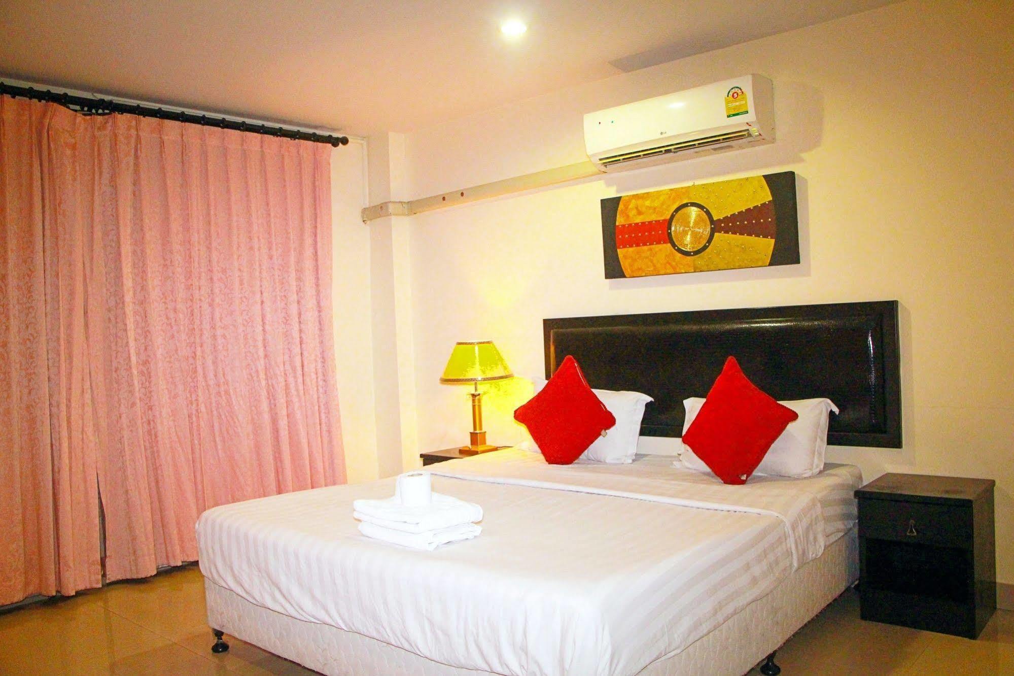 Royal Q & D Suites Pattaya Εξωτερικό φωτογραφία