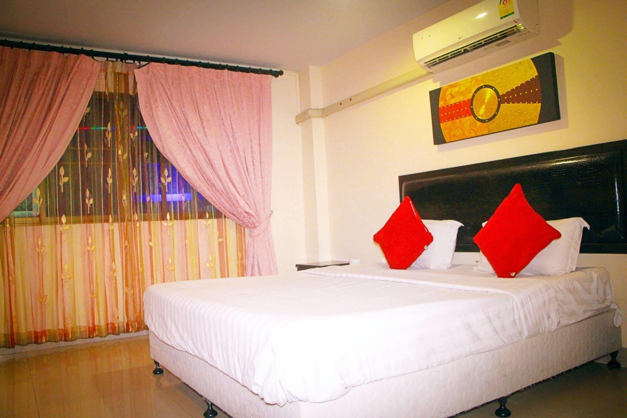 Royal Q & D Suites Pattaya Εξωτερικό φωτογραφία