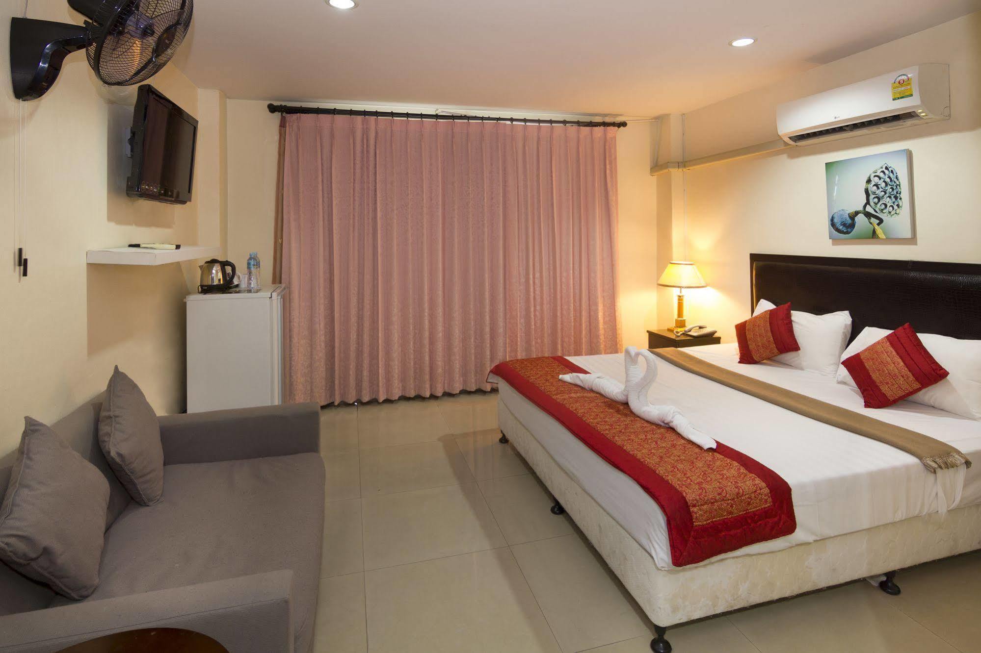 Royal Q & D Suites Pattaya Εξωτερικό φωτογραφία