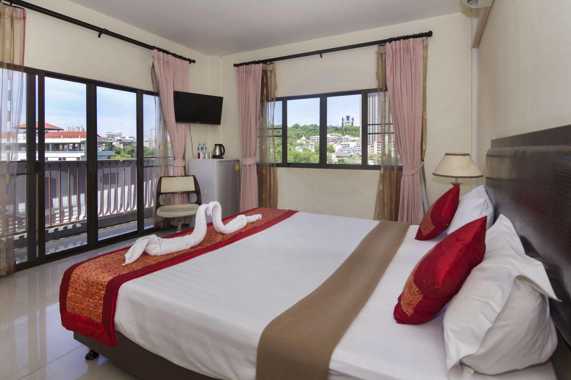 Royal Q & D Suites Pattaya Εξωτερικό φωτογραφία