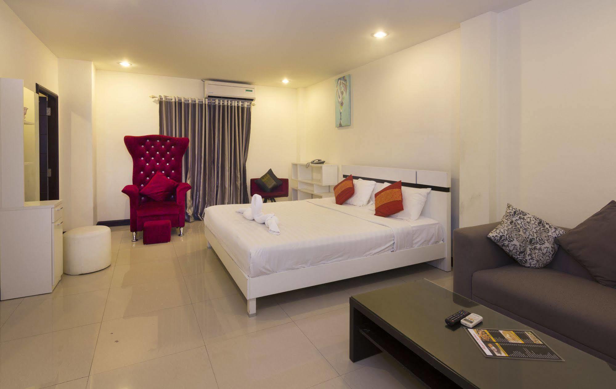 Royal Q & D Suites Pattaya Εξωτερικό φωτογραφία